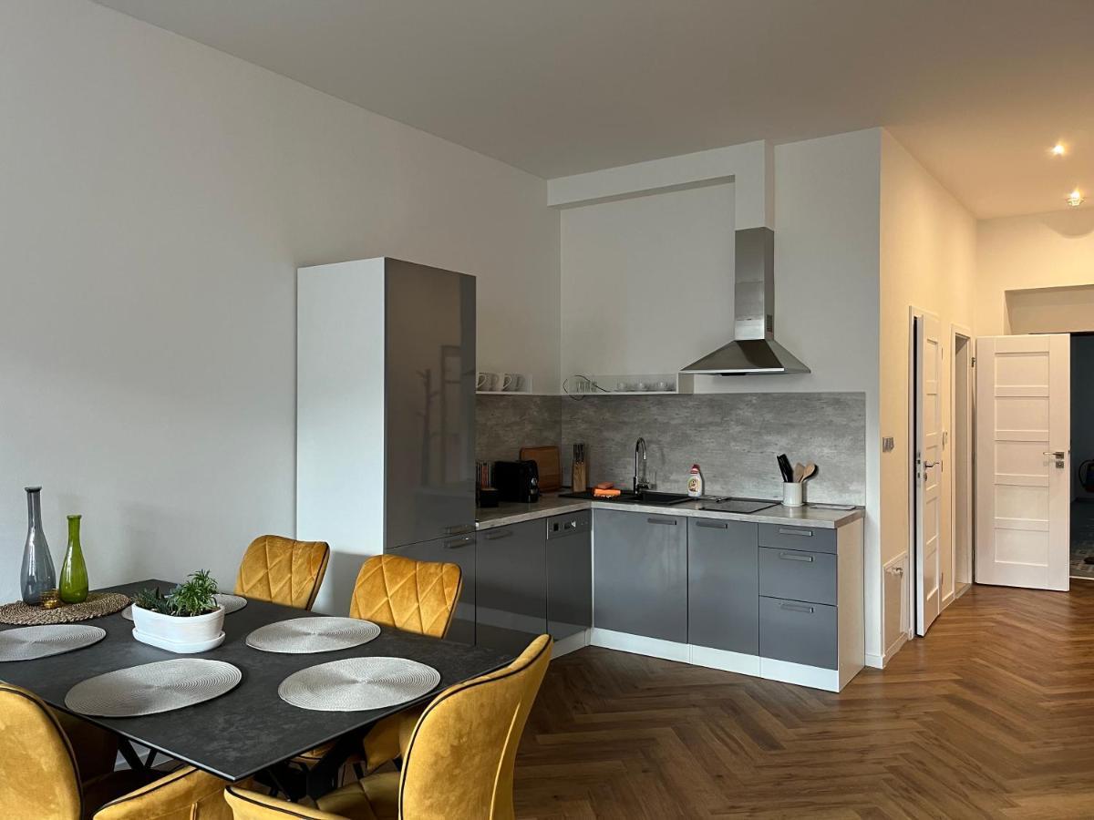Apartmany Male Namesti, Броумов Екстер'єр фото