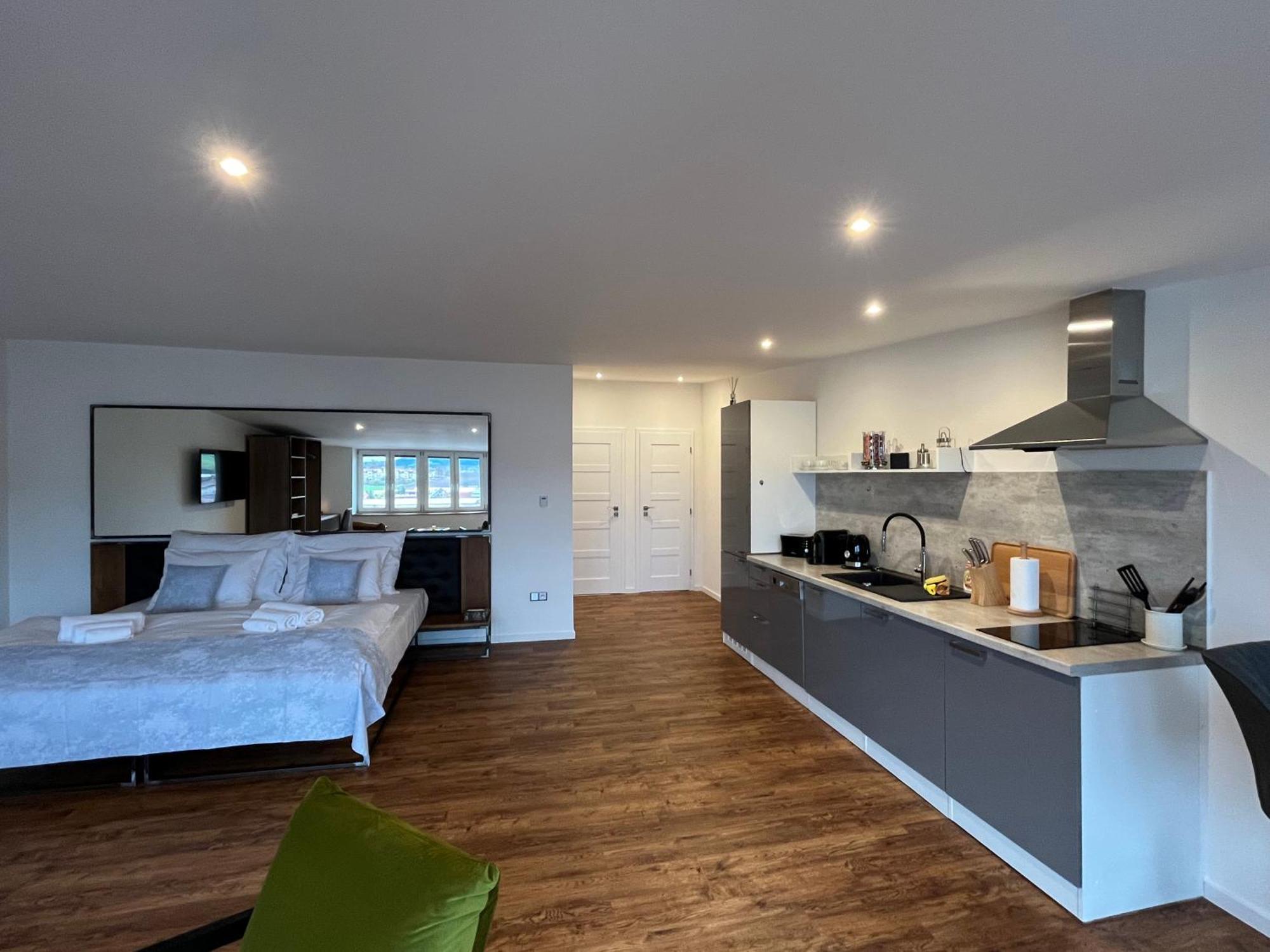 Apartmany Male Namesti, Броумов Екстер'єр фото