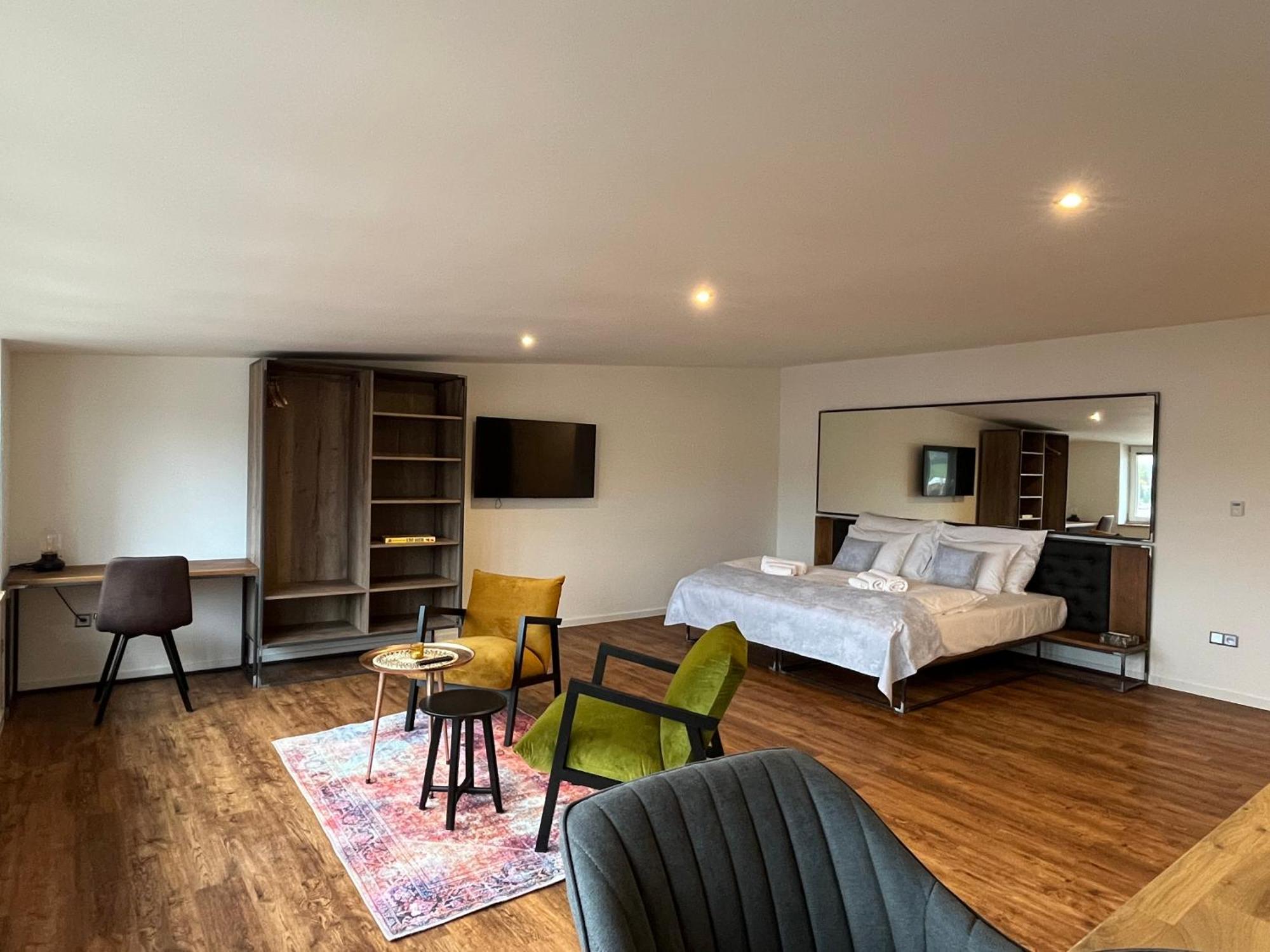 Apartmany Male Namesti, Броумов Екстер'єр фото